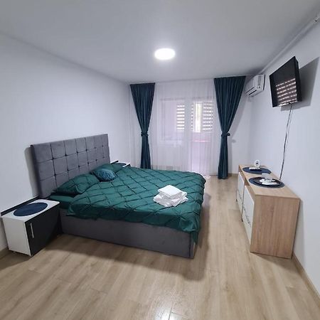 Garsoniera Luxury Lorena Питещ Екстериор снимка